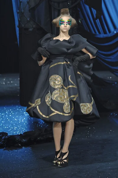 Look 28